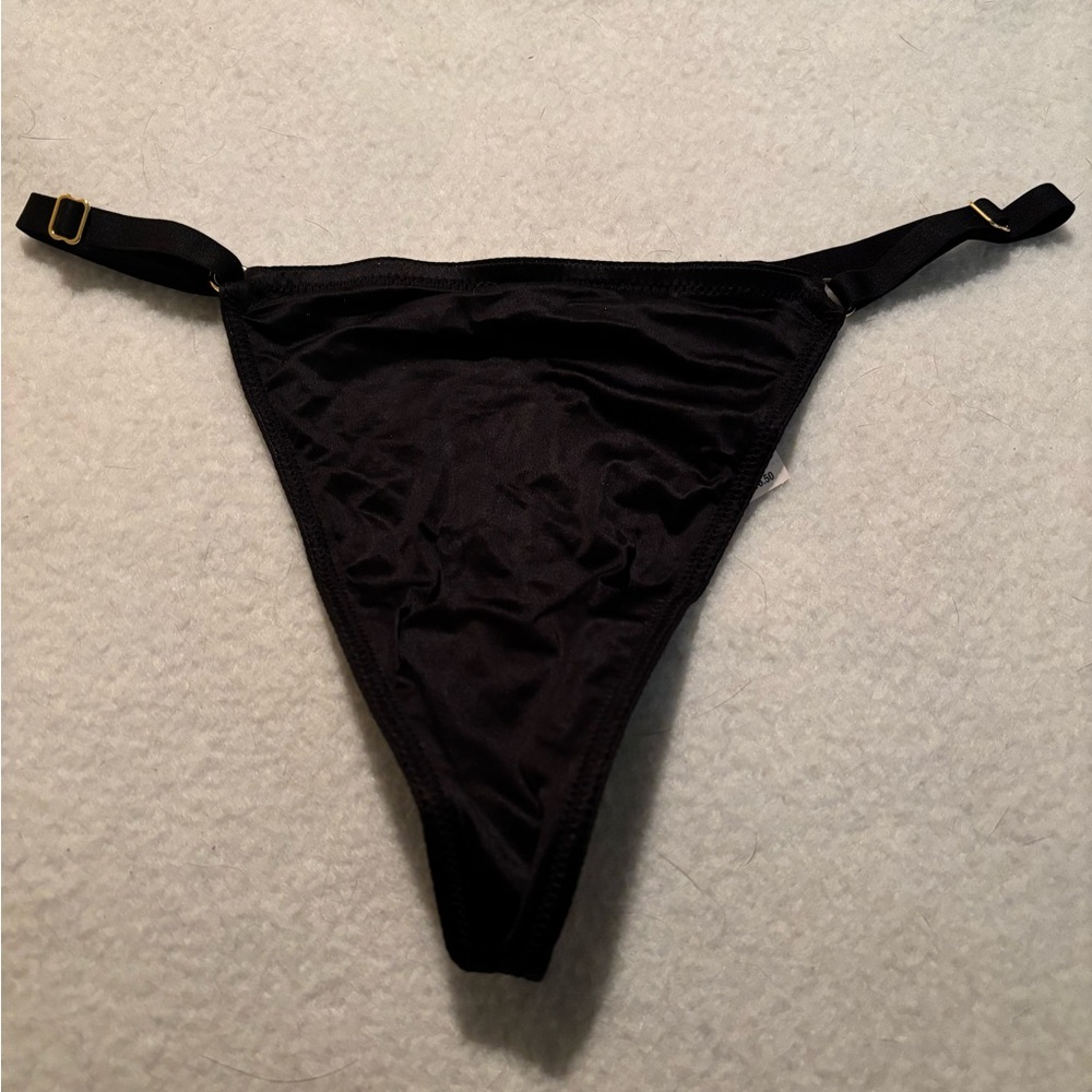 Victoria’s Secret v-string panty, size medium.